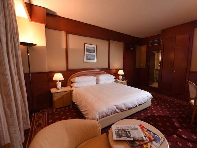 24h Room Service